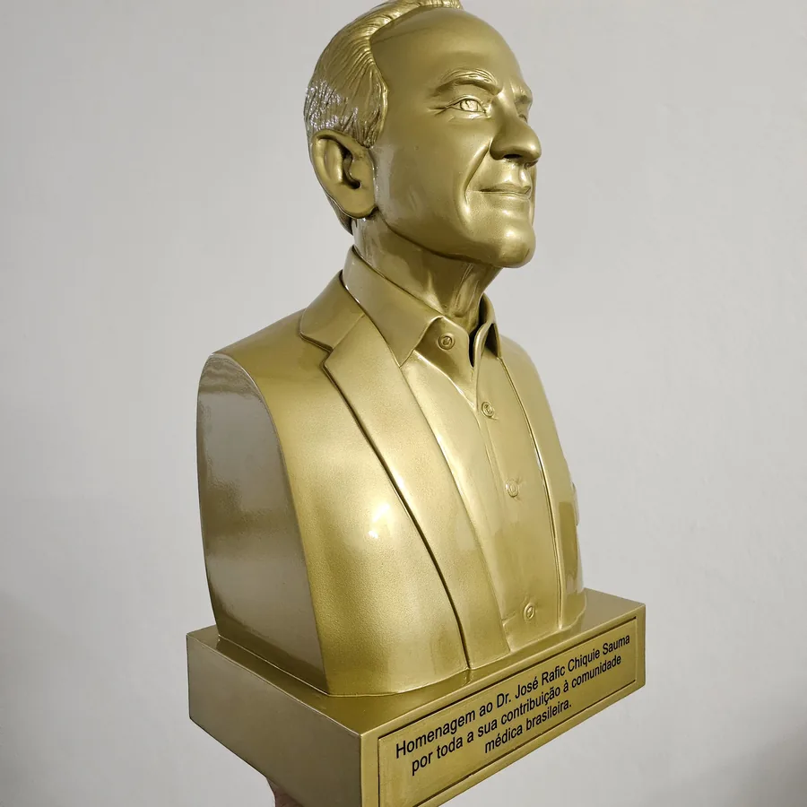 Busto impreso en 3D con acabado efecto bronce