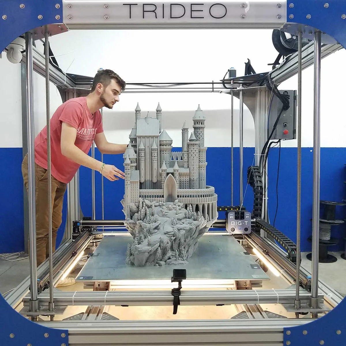 Castillo gigante de gran formato impreso en 3D con la Big T