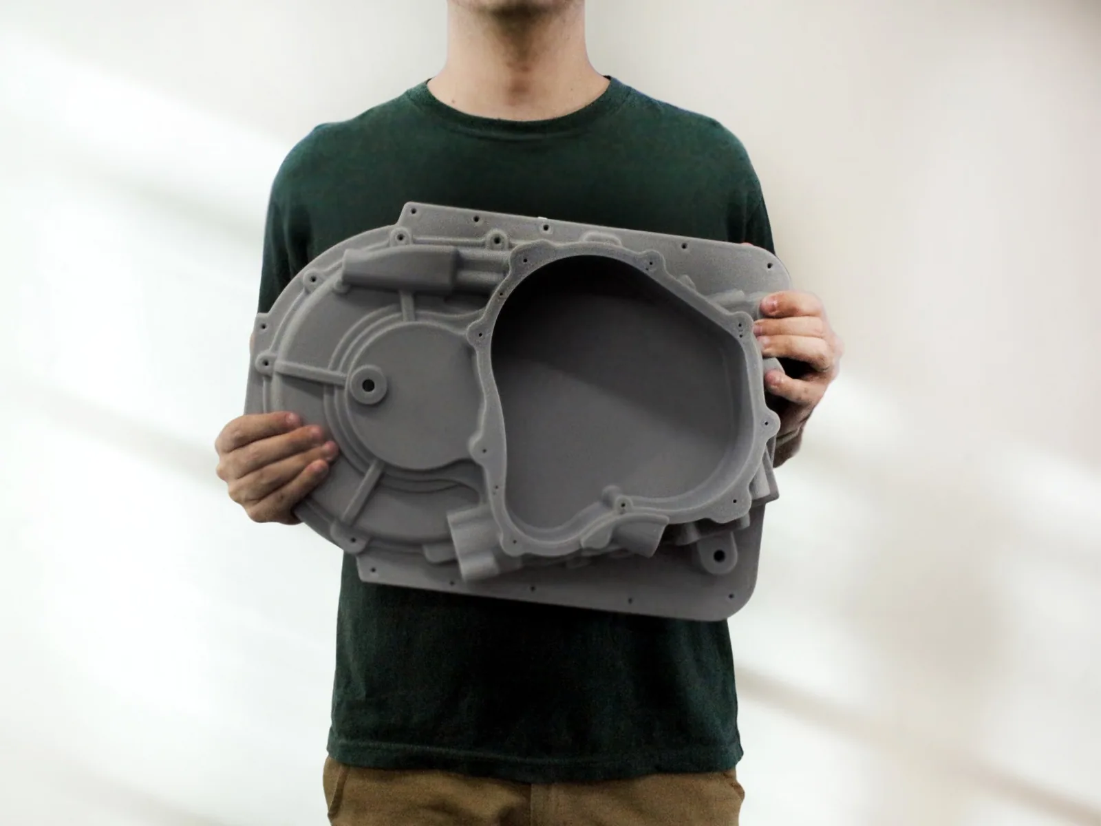 Prototipo de carcasa industrial impreso en 3D en color gris en Ciudad de México
