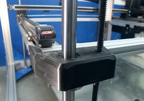 Estructura y guías de la impresora 3D industrial Big T de un metro cúbico