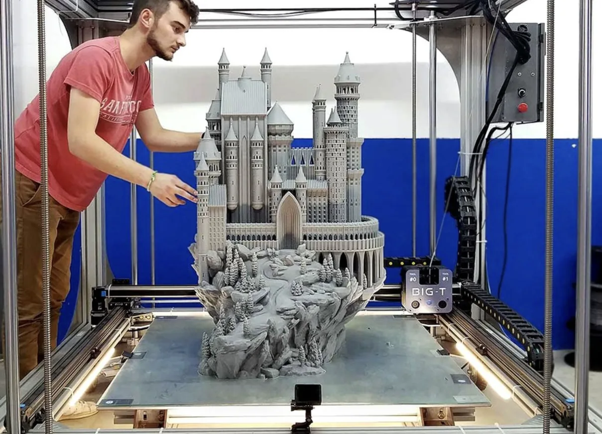 Castillo a gran escala impreso en 3D en la Big T de gran formato