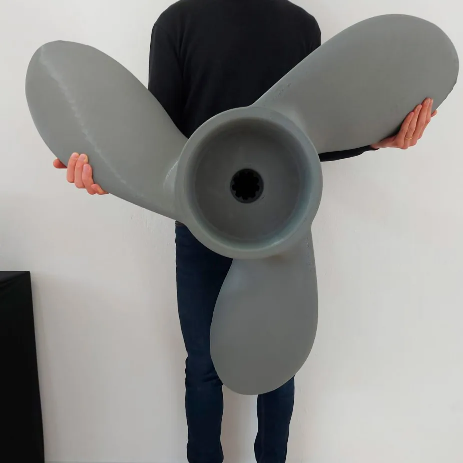 Hélice de gran formato impresa en 3D a tamaño real con la impresora Big T