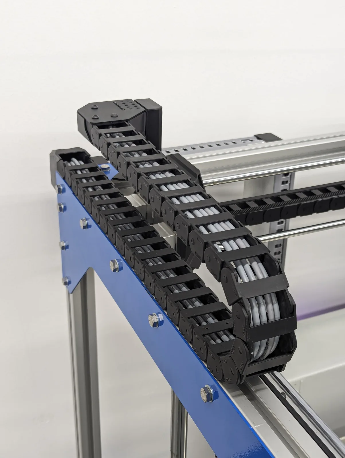 Pórtico, guías y cadena portacables de la impresora 3D T-600 de gran formato