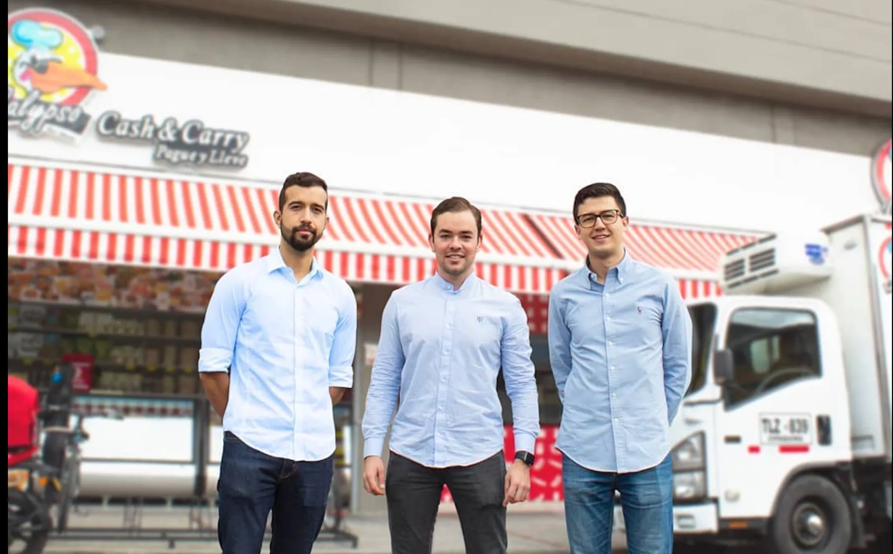 Imagen grupal de miembros del equipo 