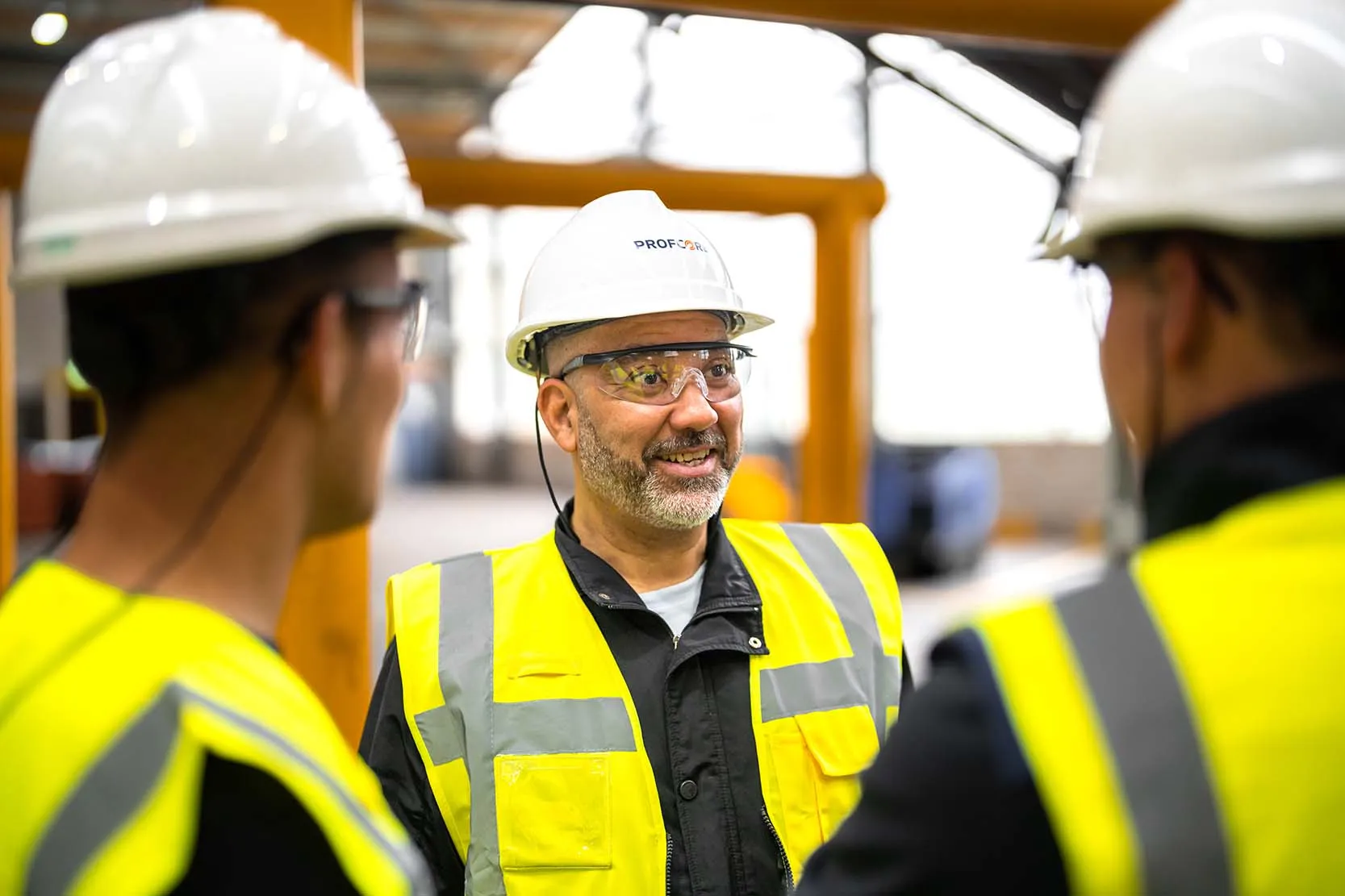 Fotografie uit de ProfCore content shoot: medewerker in de fabriek