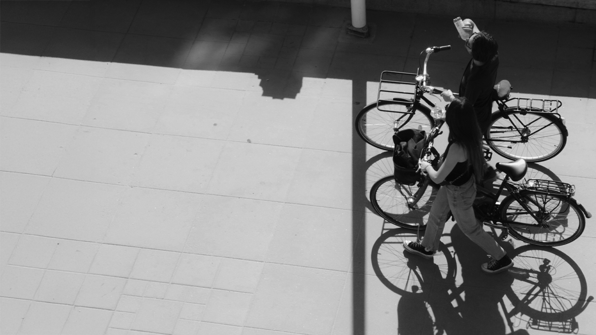 Hero image with people 