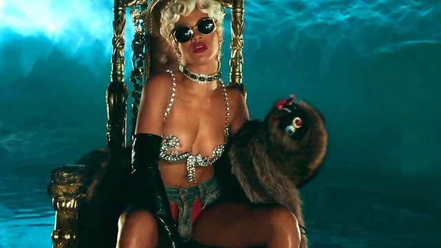 KEVIN KIM RIHANNA - POUR IT UP