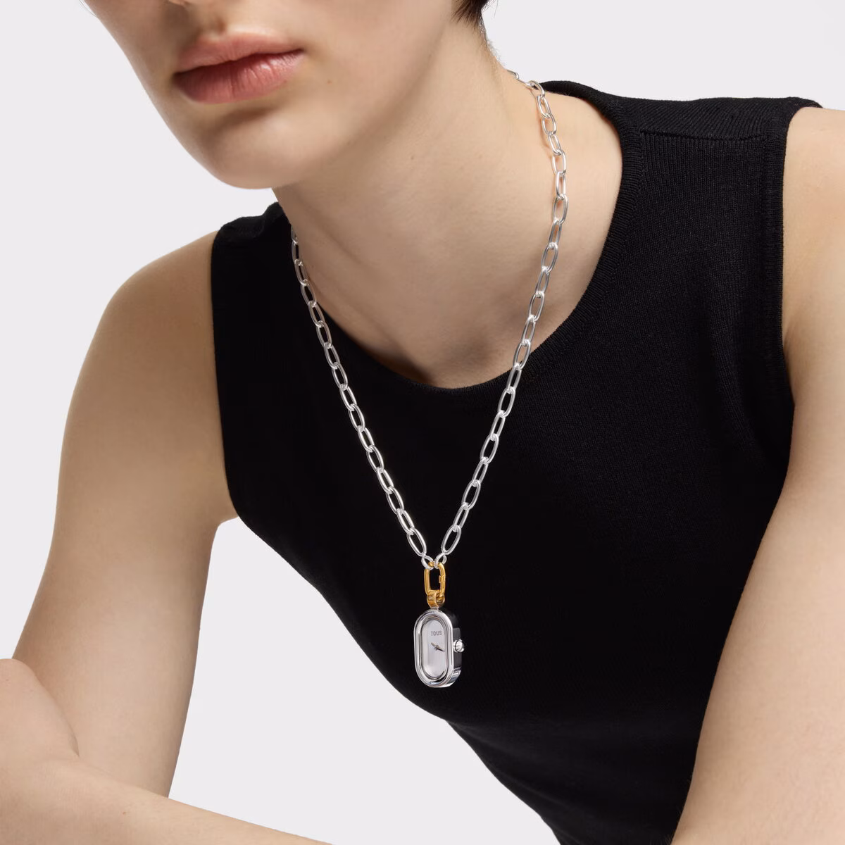 bijoux : collier avec montre « Tous »