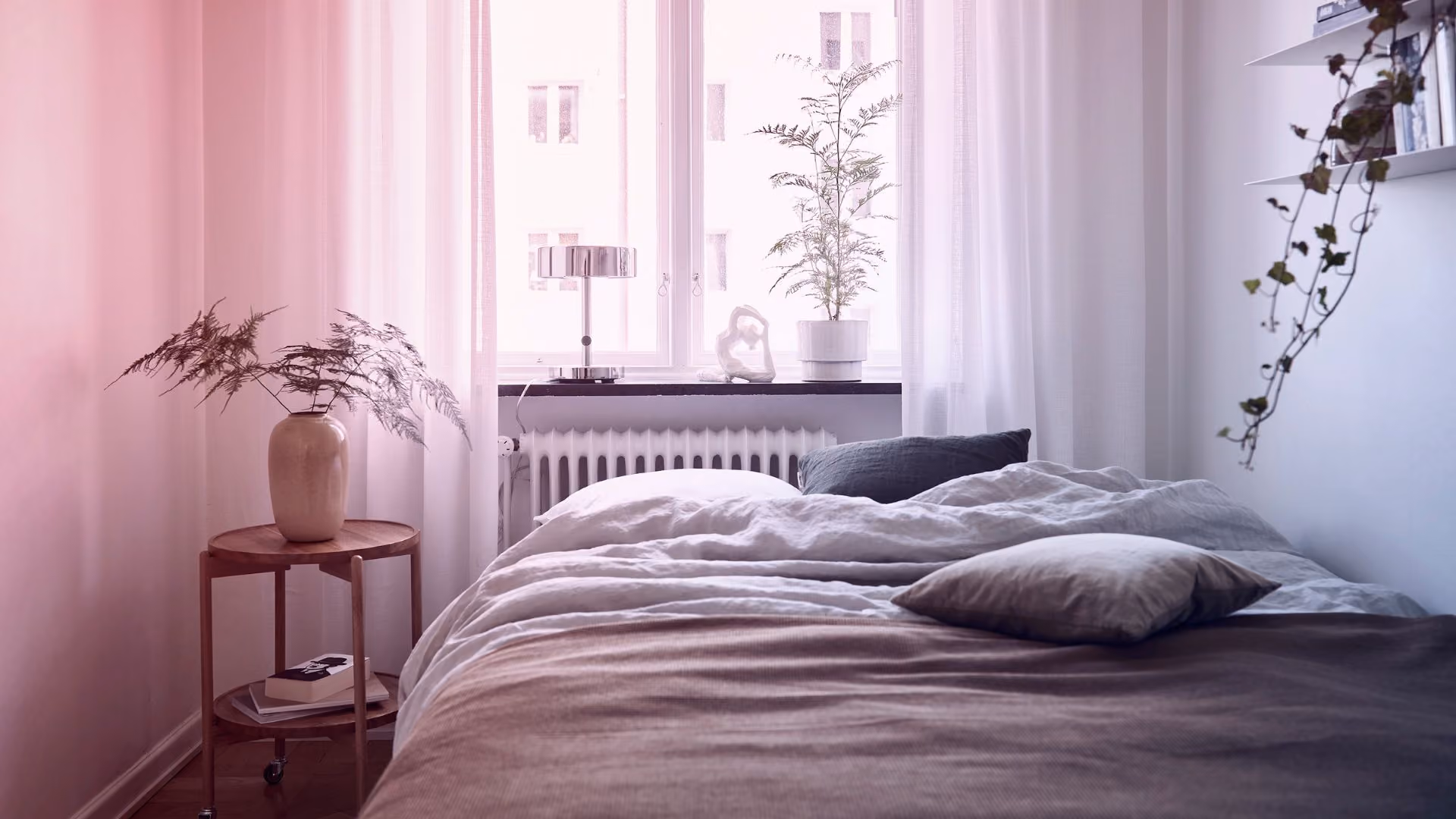 Kamer met een onopgemaakt bed