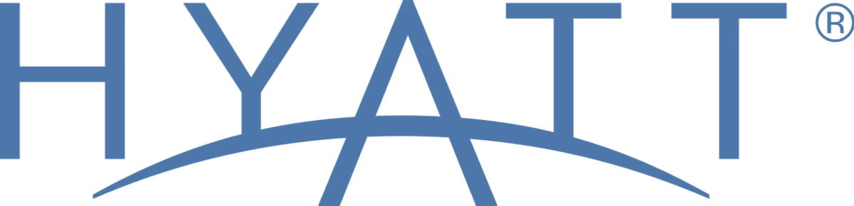 Logo bleu avec le texte Hyatt et une courbe en dessous.