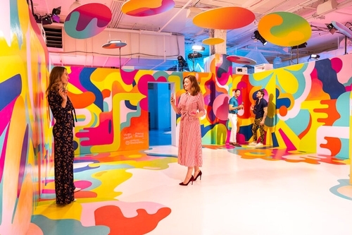 rose mansion-pop-up-design-people in room