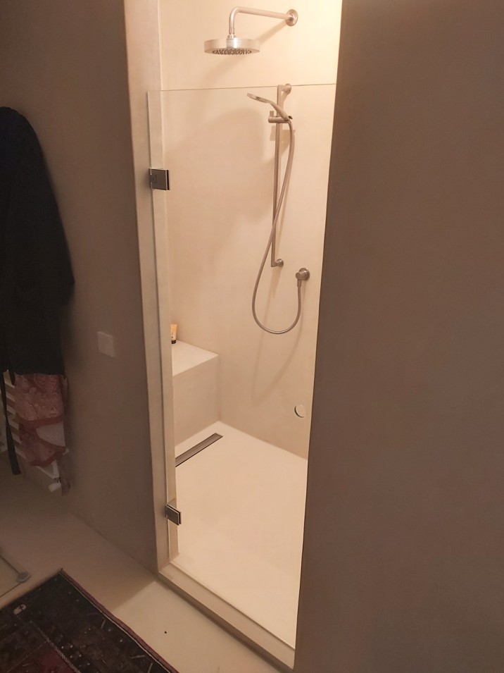 Glass shower door