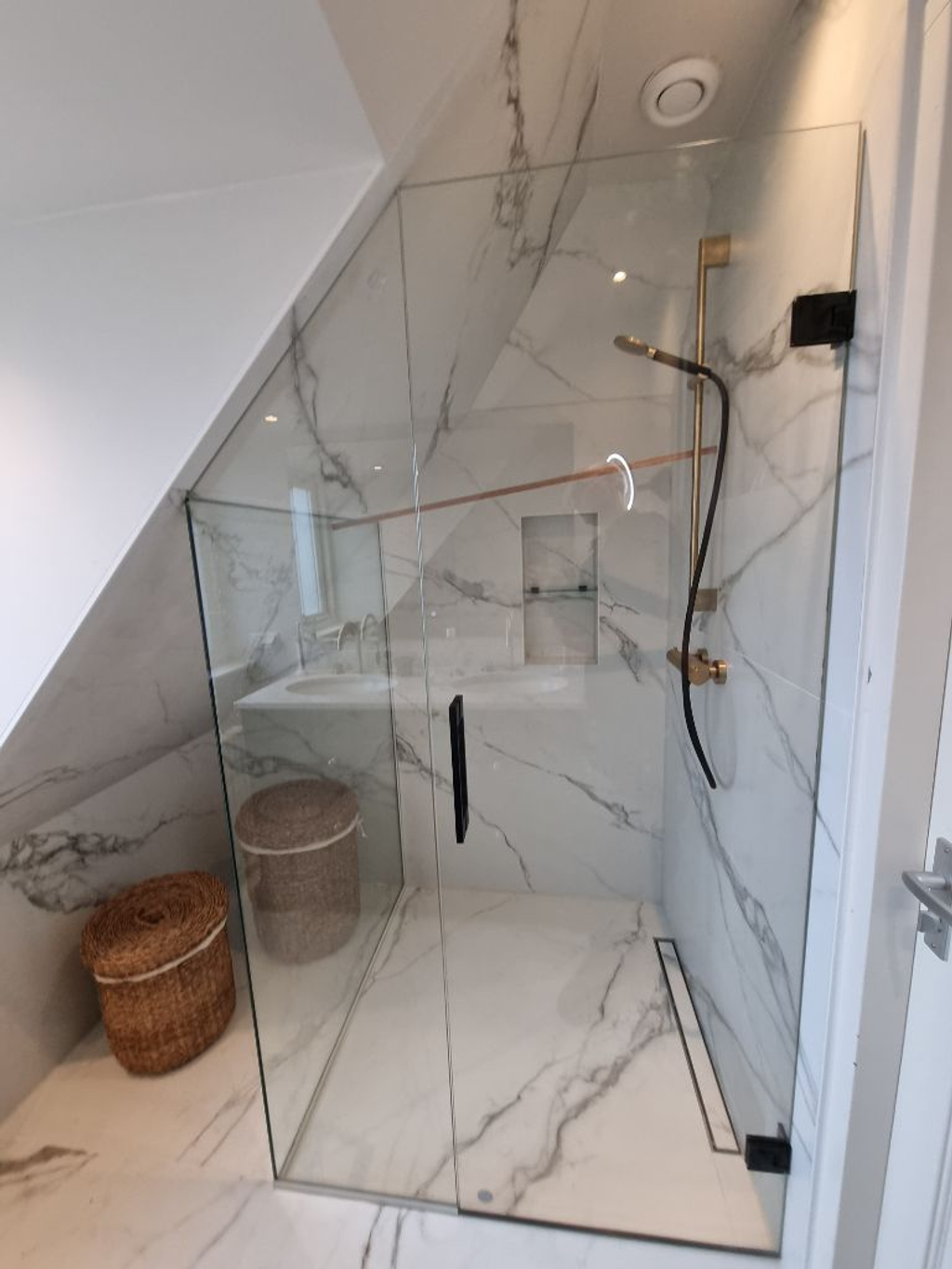 Glazen douchewand op maat