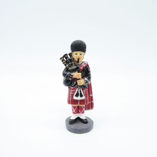 figurine personnage écossais jouant de la cornemuse 