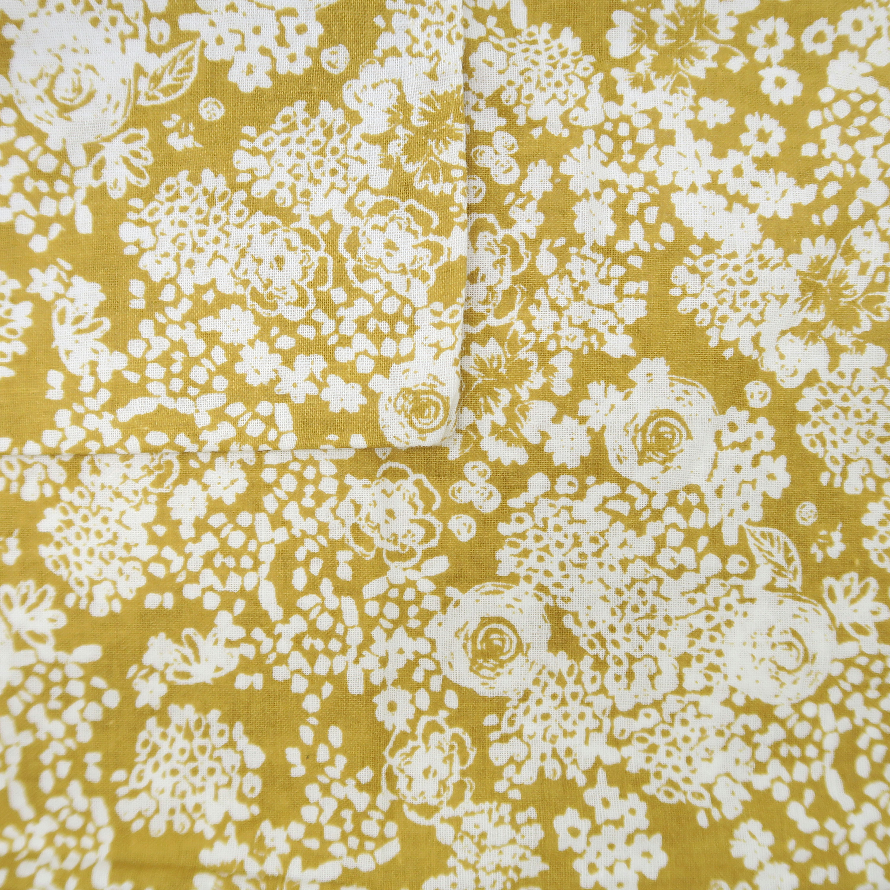 taie d'oreiller à noeuds jaune motif fleurs 