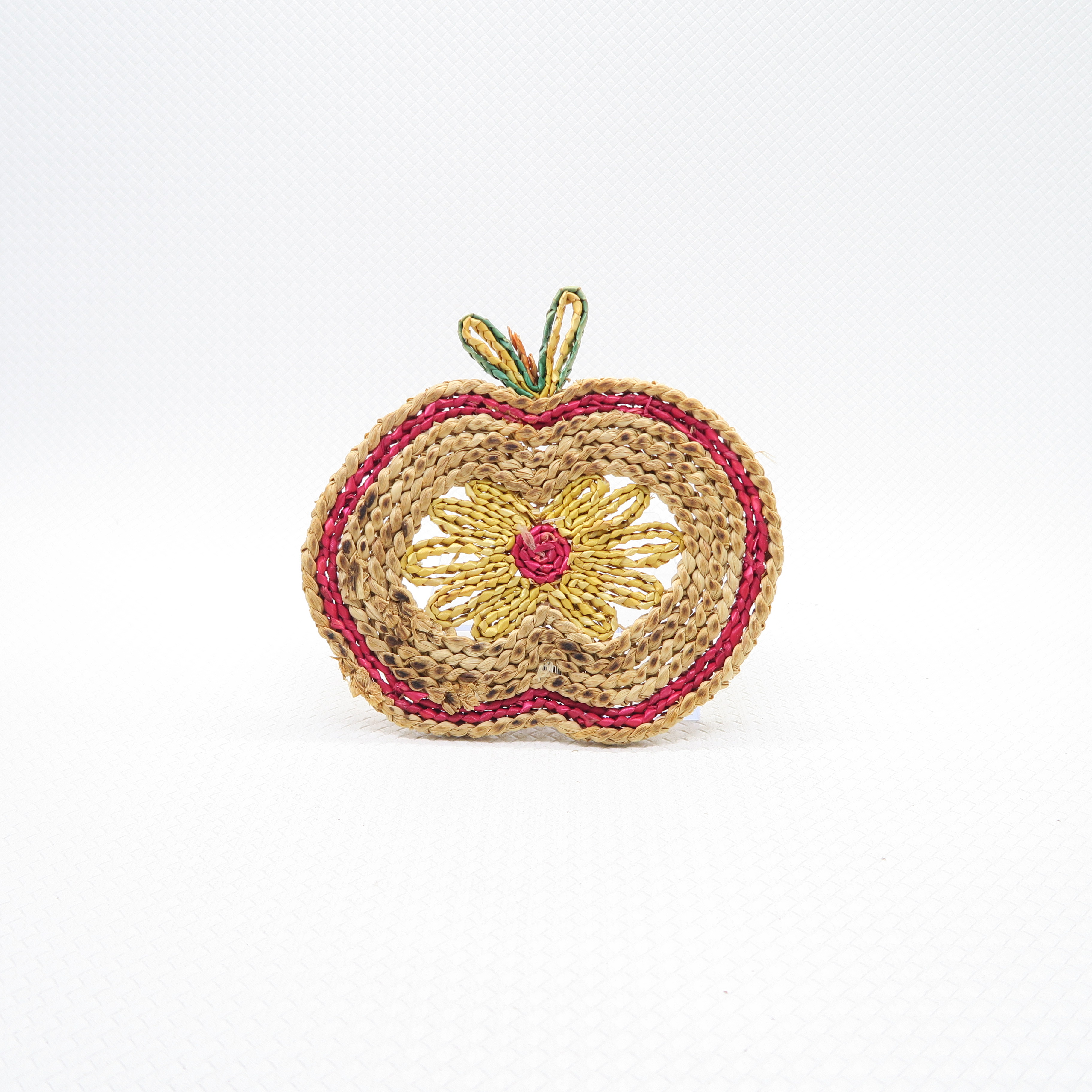 dessous de plat en raphia en forme de pomme 