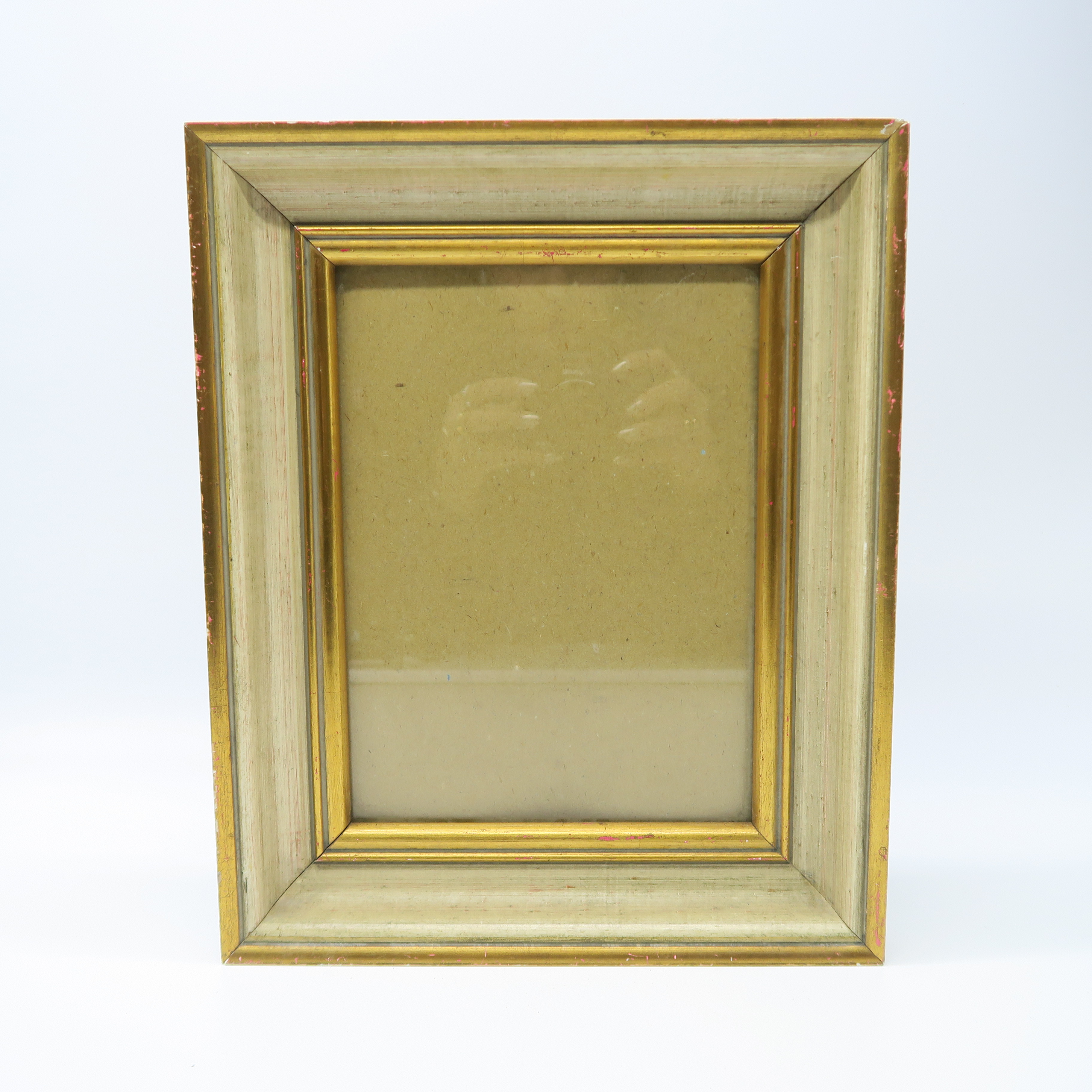 cadre en bois et bordure dorée