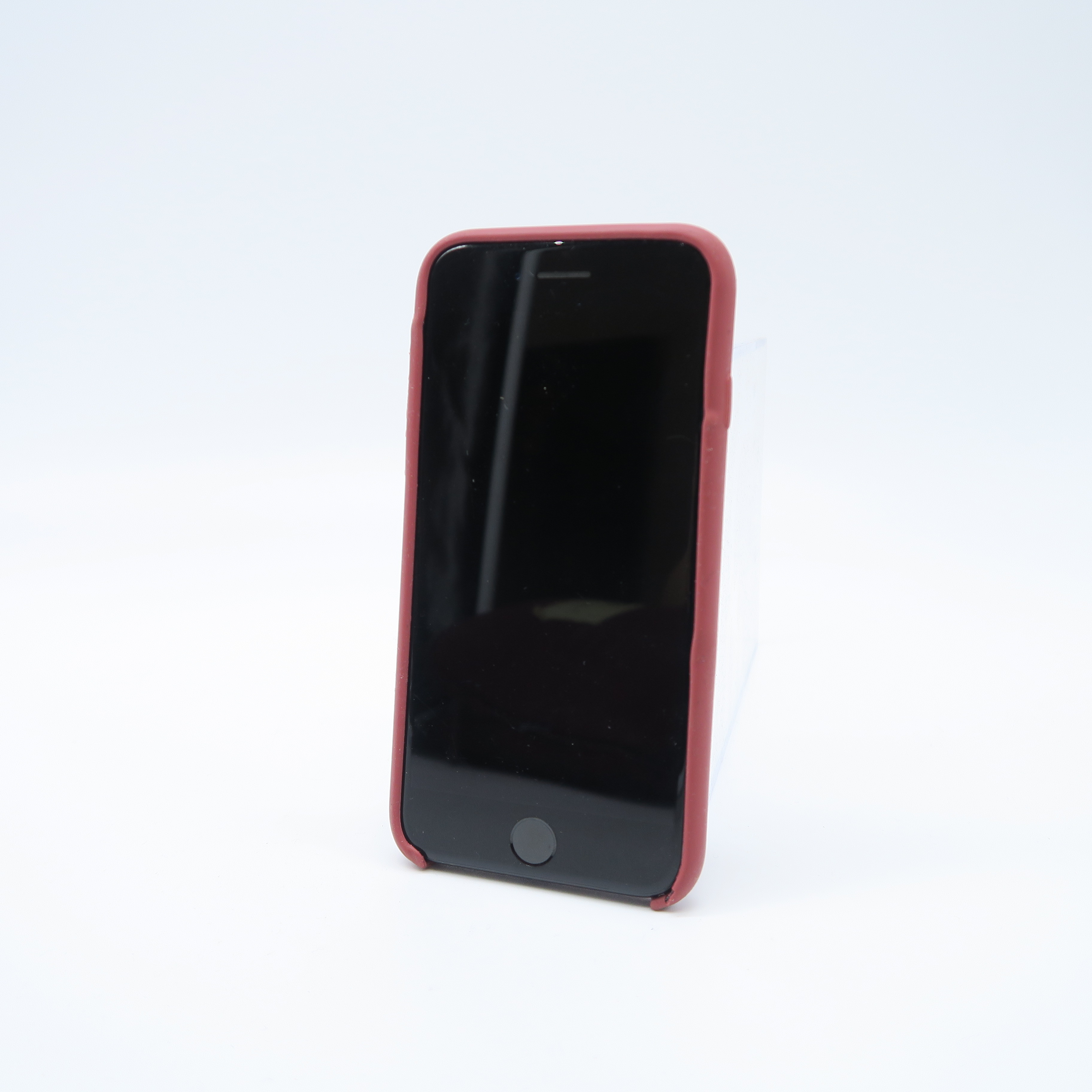 iphone SE noir avec coque bordeau 