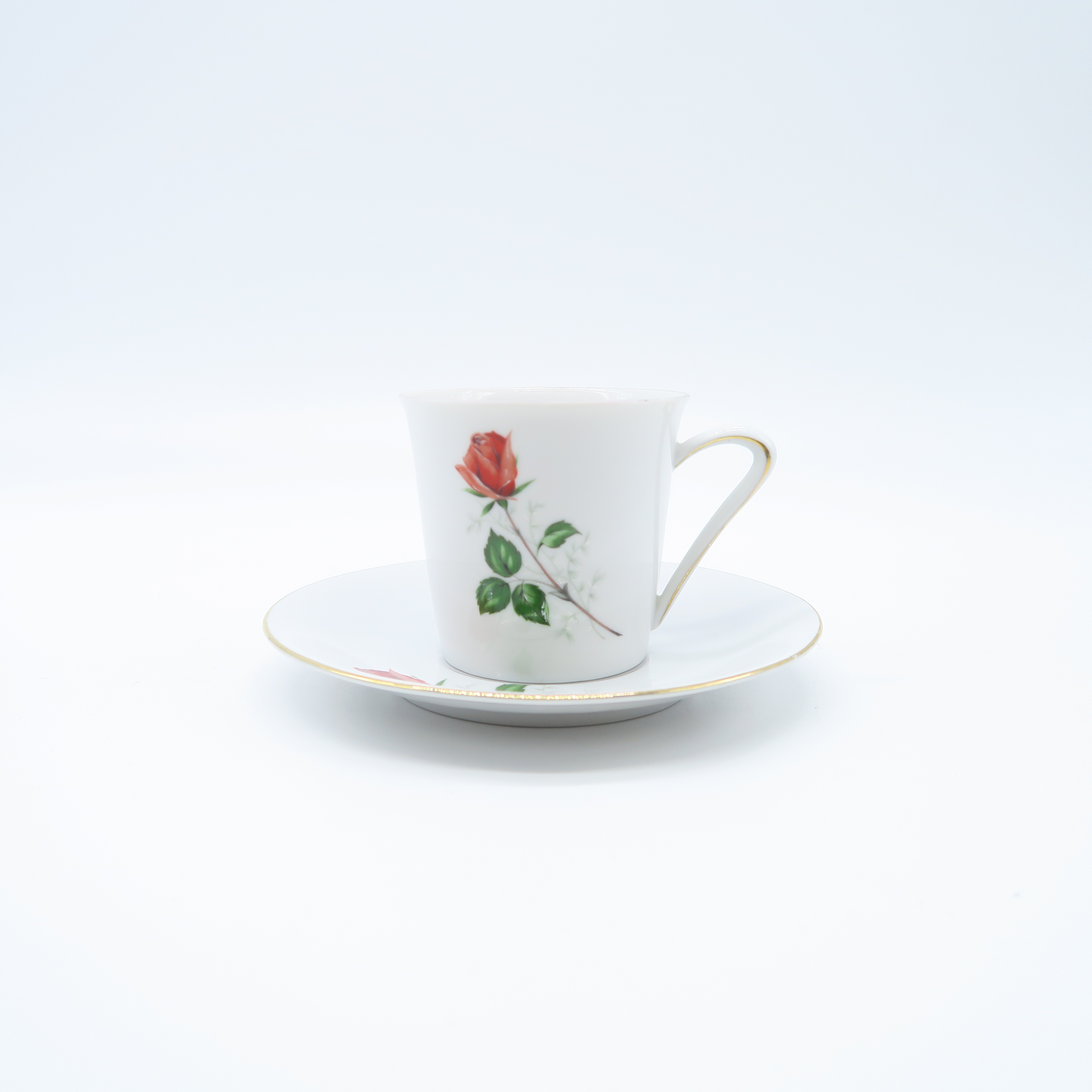 tasse et sous-tasse dessin de rose et liseré doré 