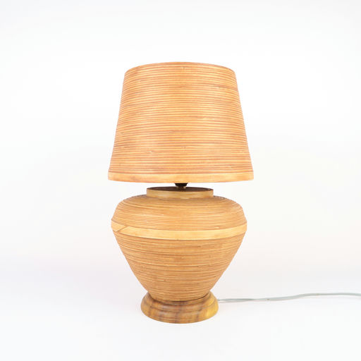 lampe et son abat-jour en bois