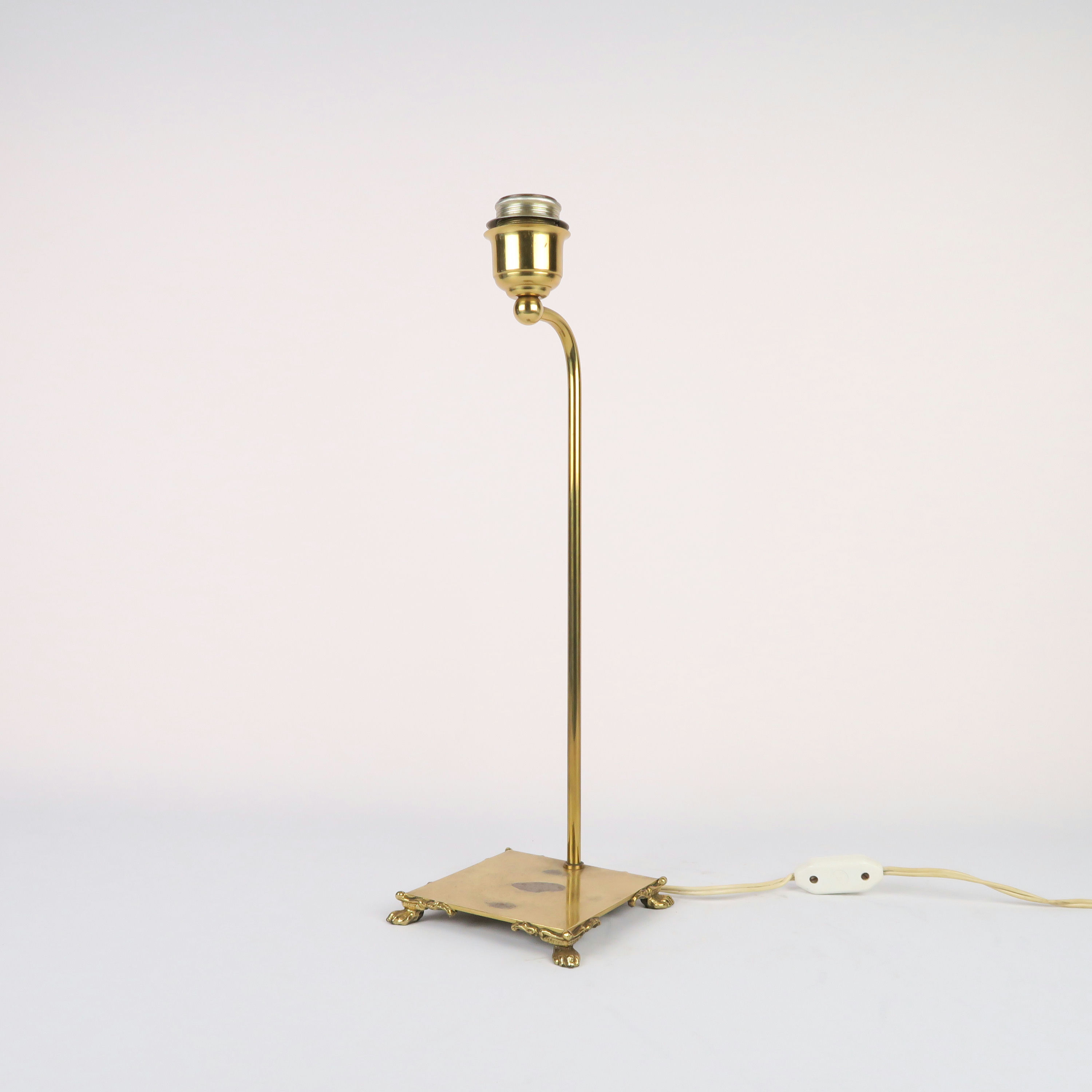pied de lampe doré base carrée