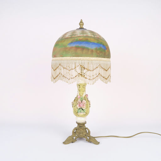 pied de lampe fleuri et son abat-jour en verre dessin de paysage