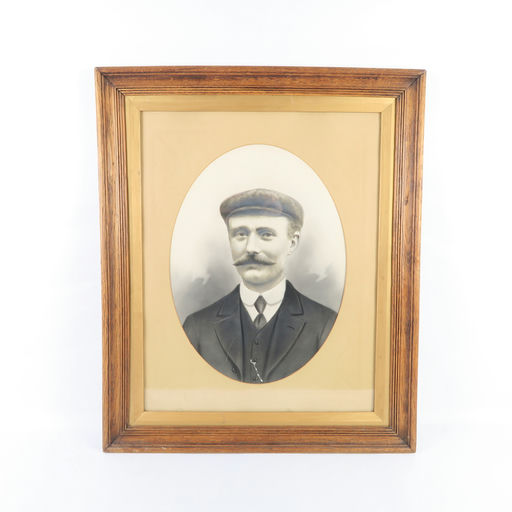 cadre en bois et portrait d'homme d'époque 
