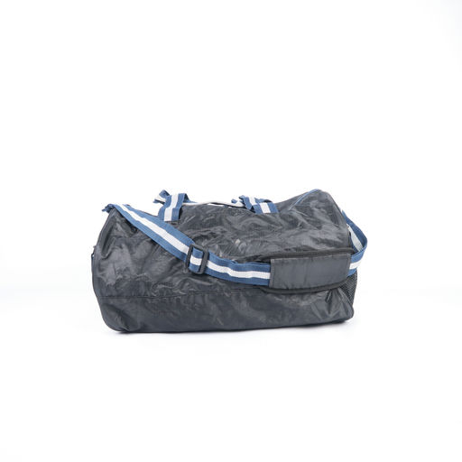 sac de sport noir et bleu foncé