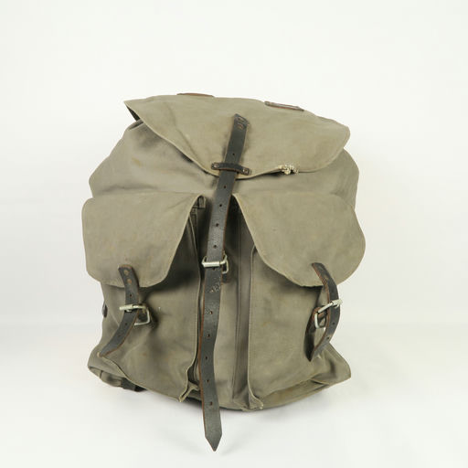 sac à dos militaire en tissus gris 