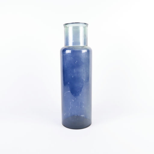 vase en verre bleu transparent 