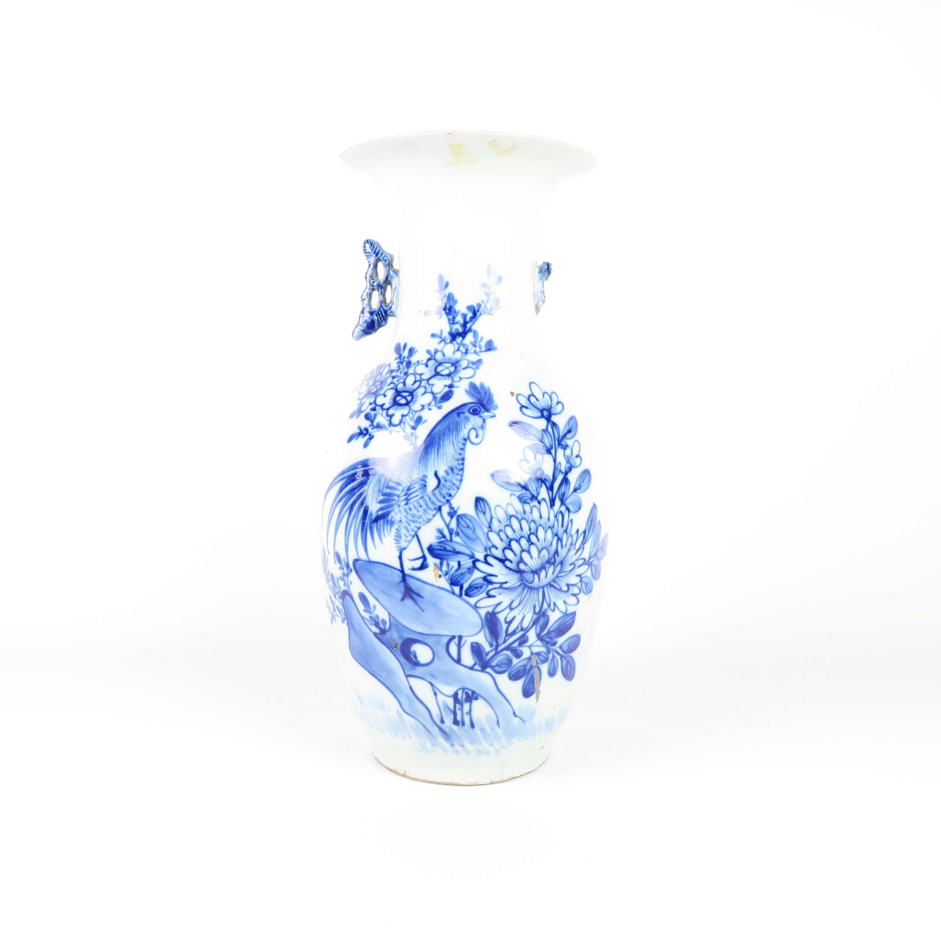 vase en porcelaine blanc avec des dessins bleus