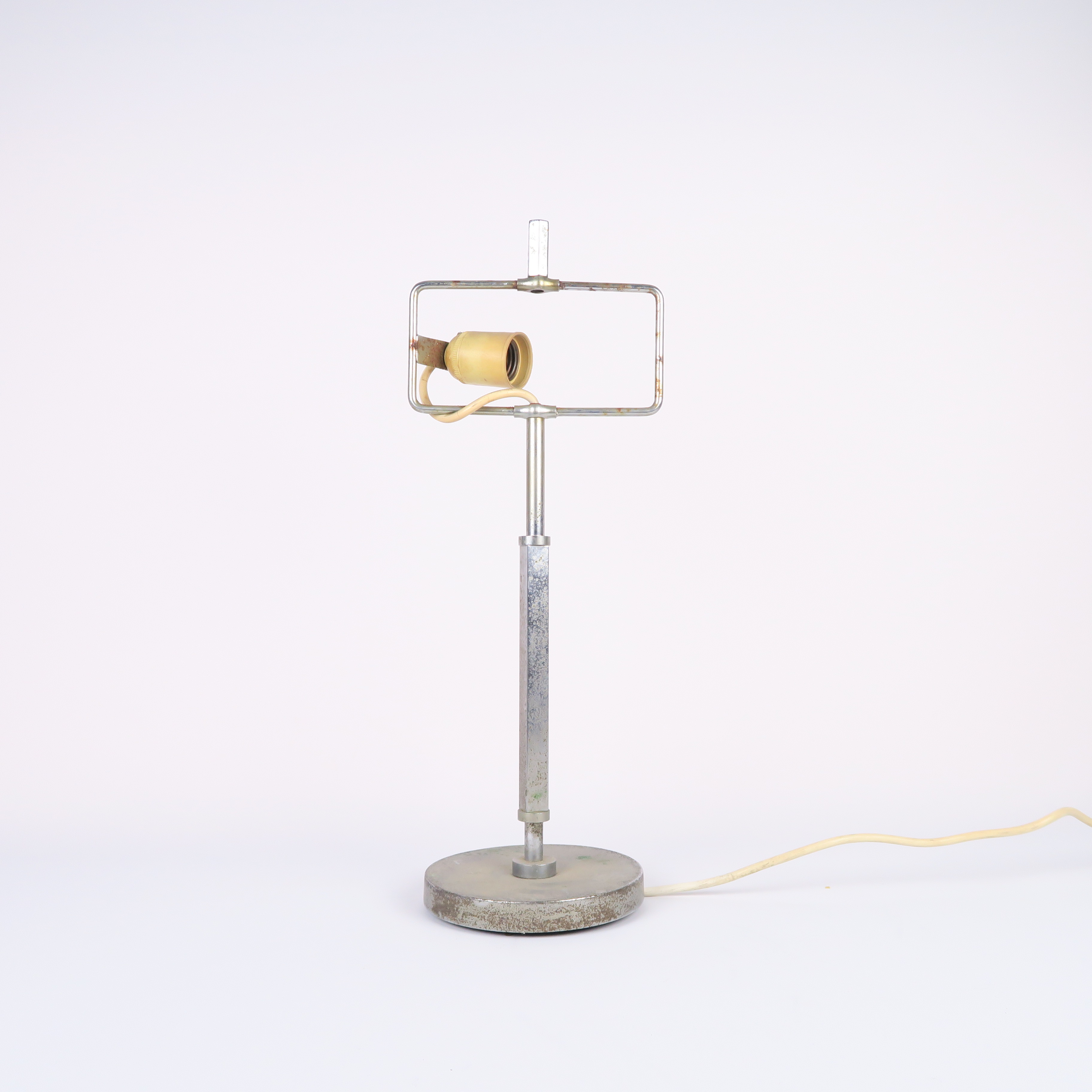 lampe de bureau en métal argenté