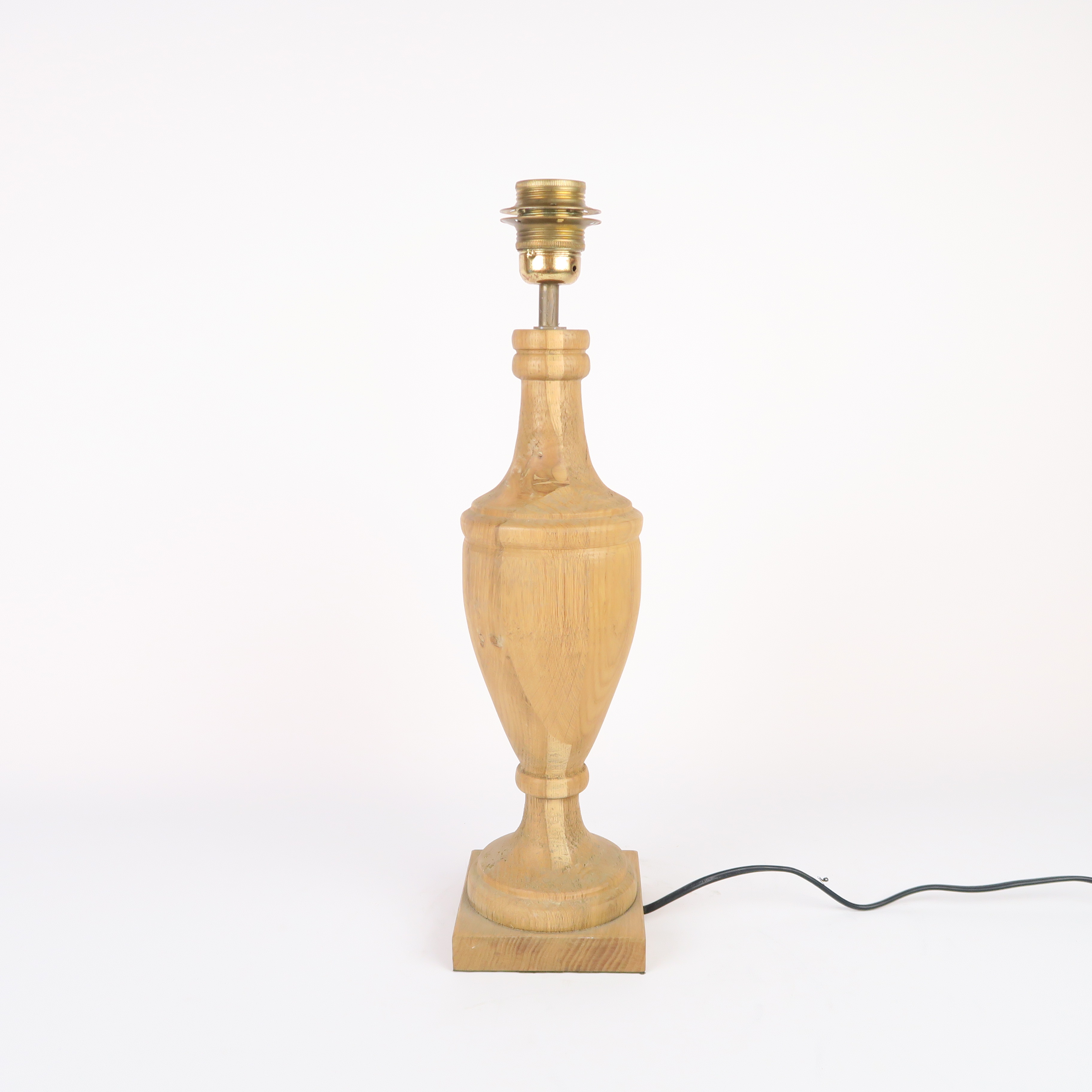 pied de lampe en bois