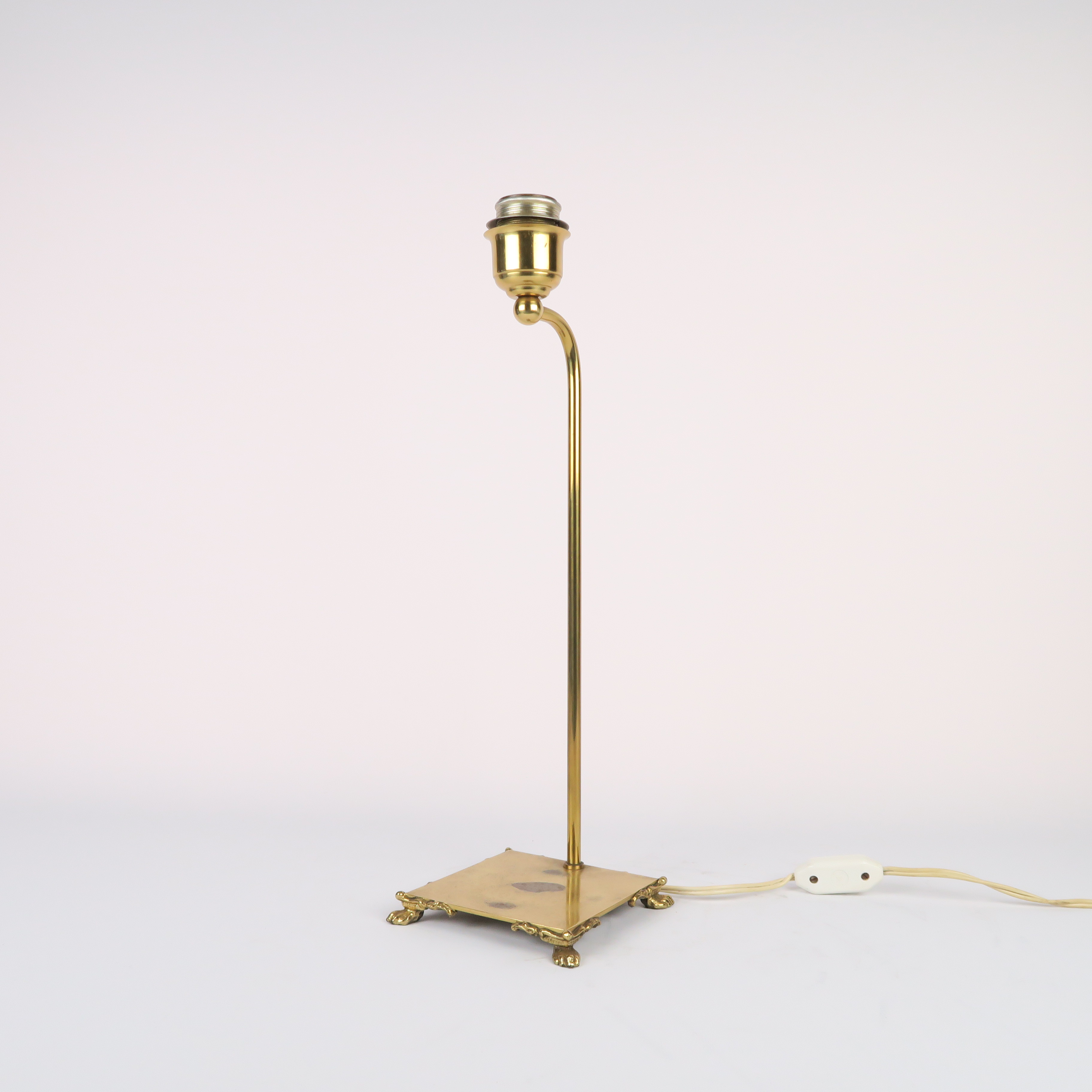 pied de lampe doré base carrée