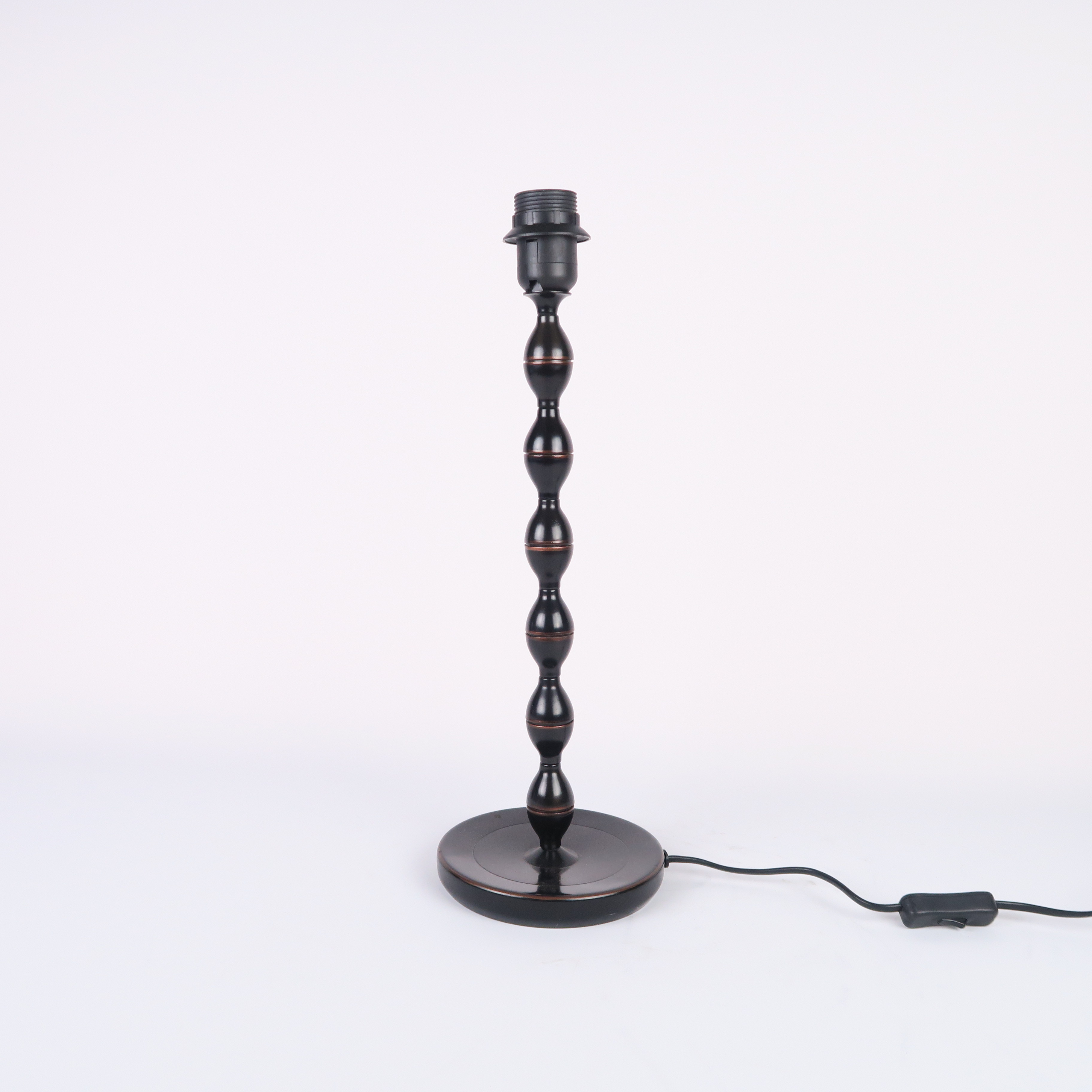 pied de lampe en métal brun