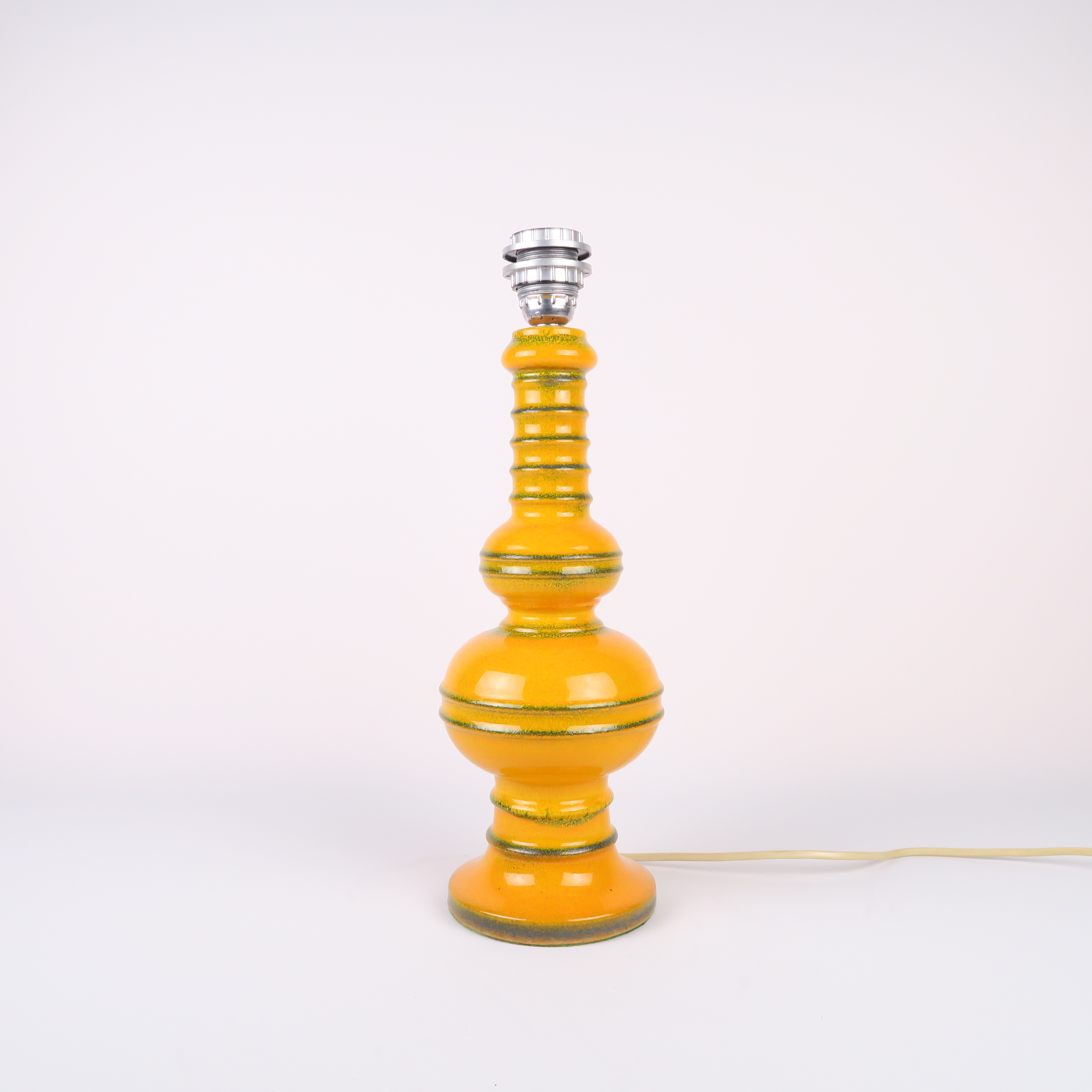 pied de lampe jaune