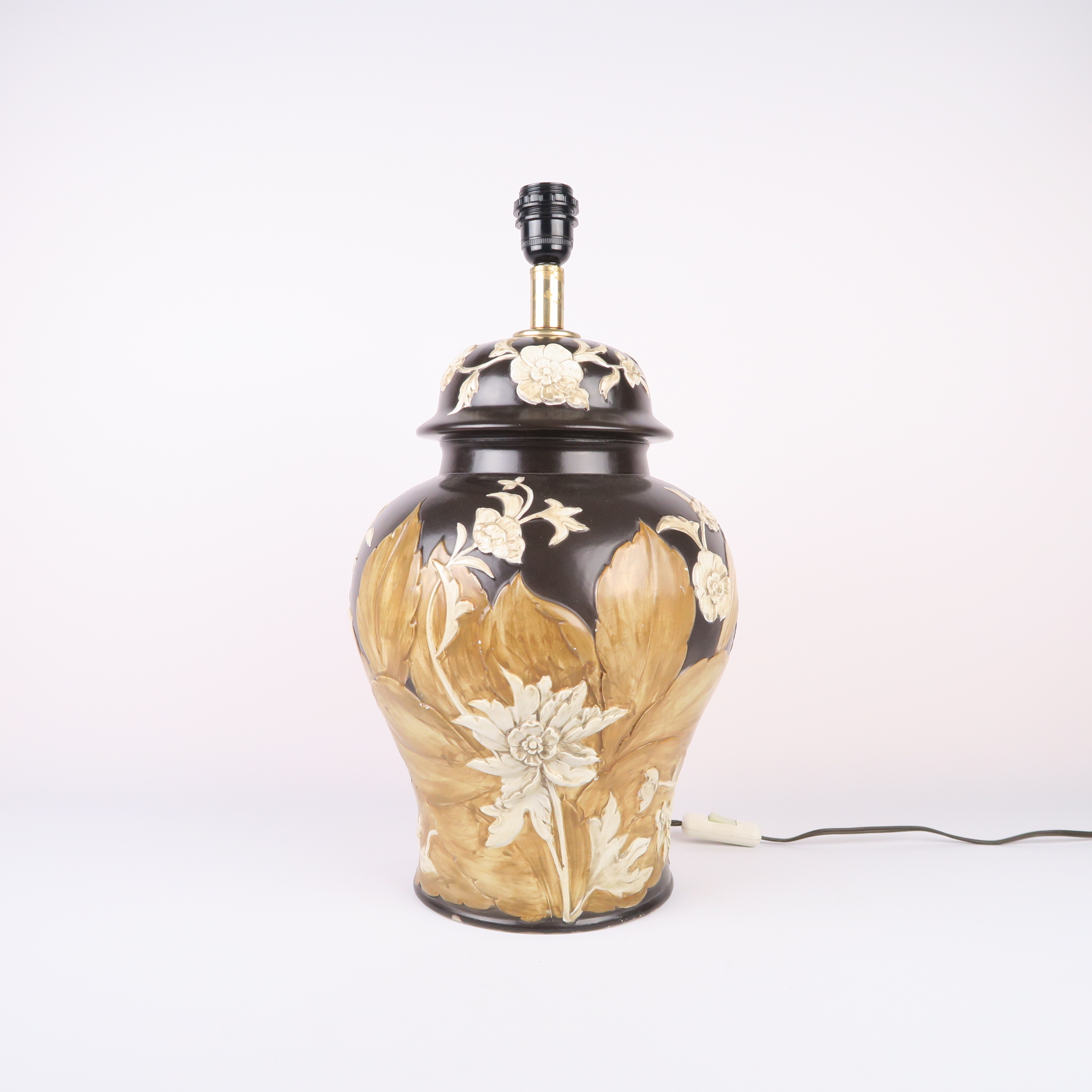 pied de lampe marron motif végétal et floral