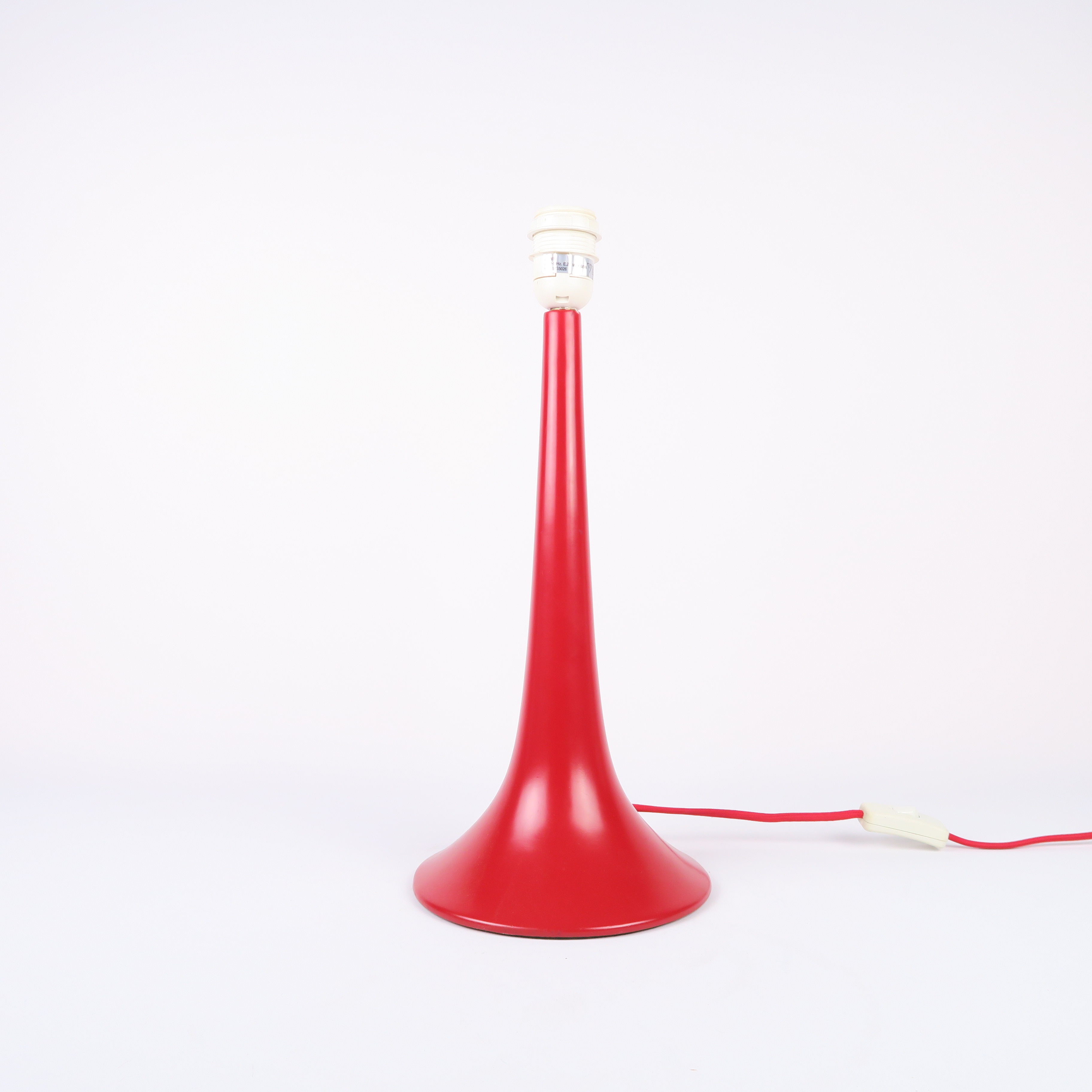 pied de lampe rouge