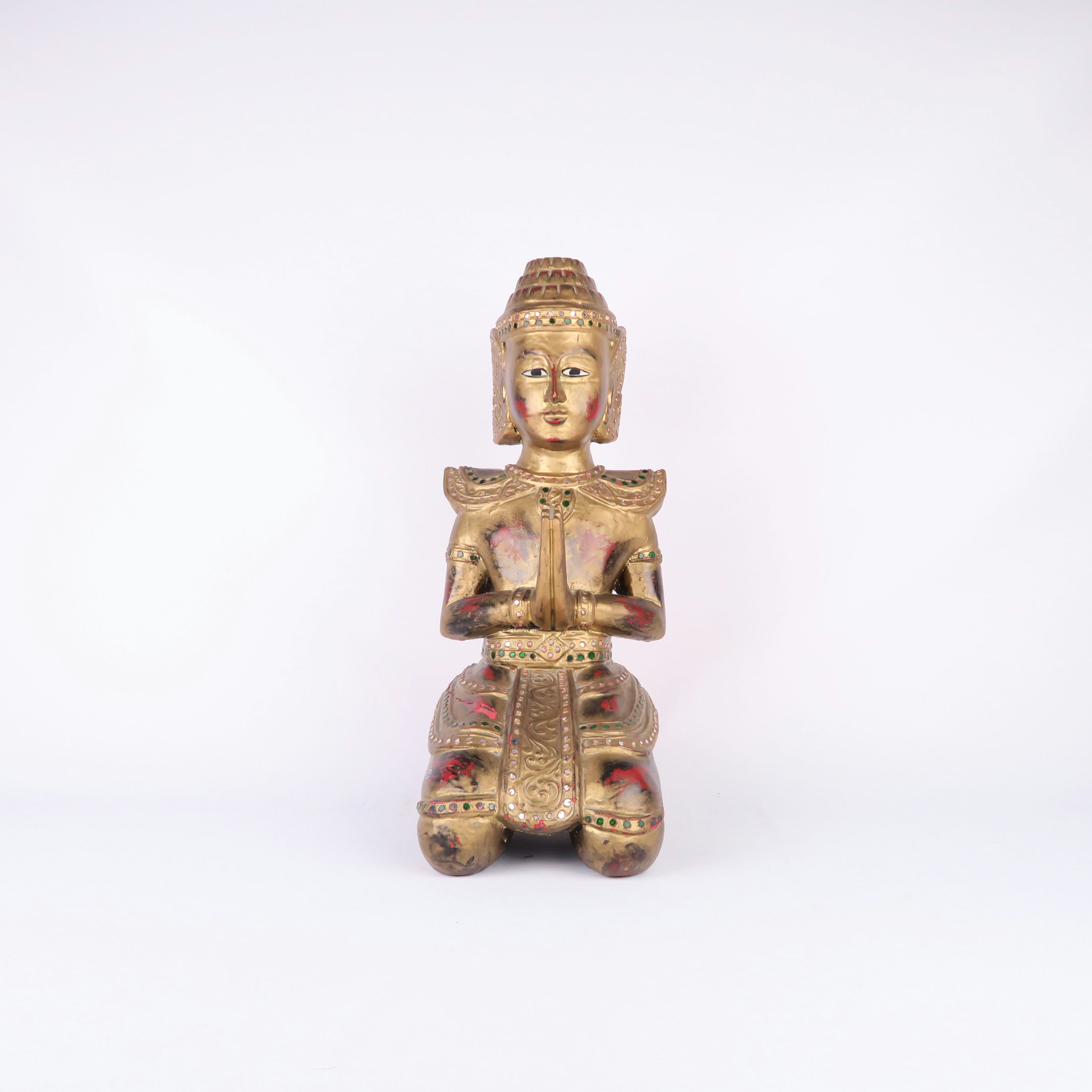 statuette bouddhiste en prière