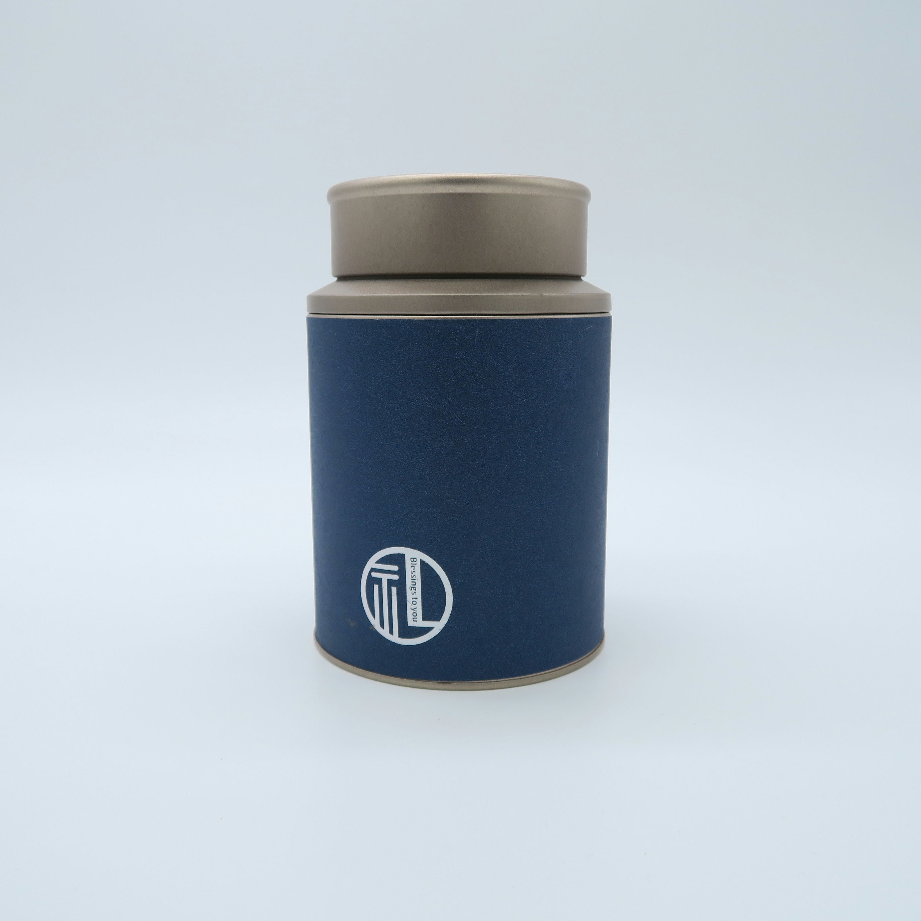 boîte de thé en métal bleu et argenté