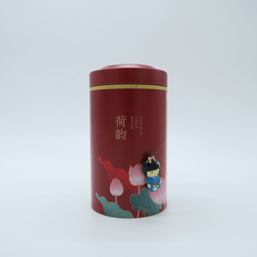 boîte de thé rouge en métal et fleurs roses