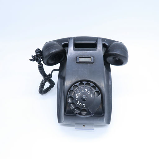 téléphone noir à cadran mural