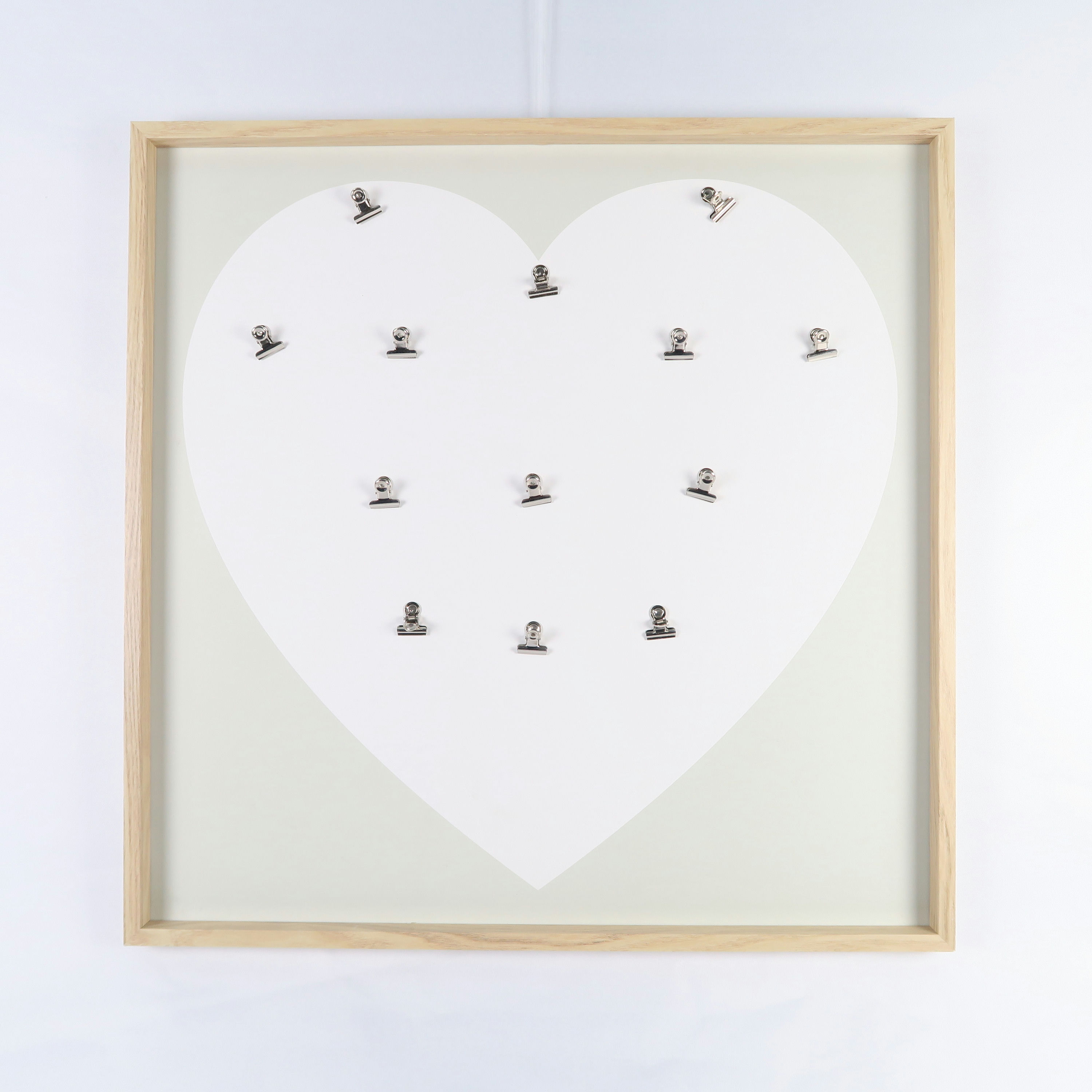 cadre en bois clair et coeur 