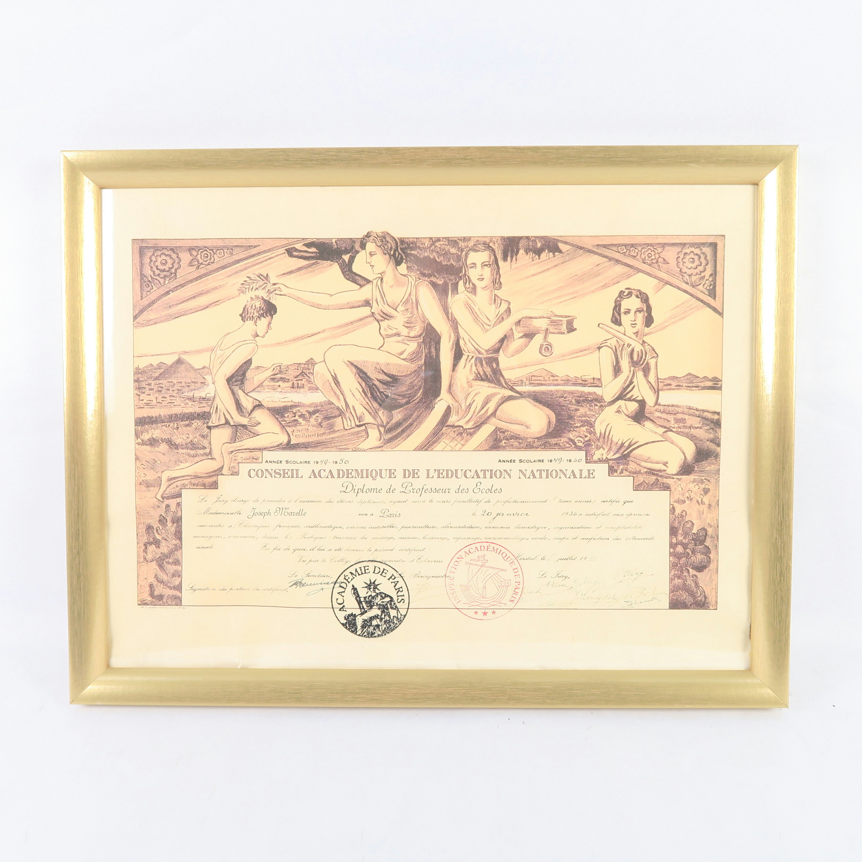 cadre doré avec diplôme 