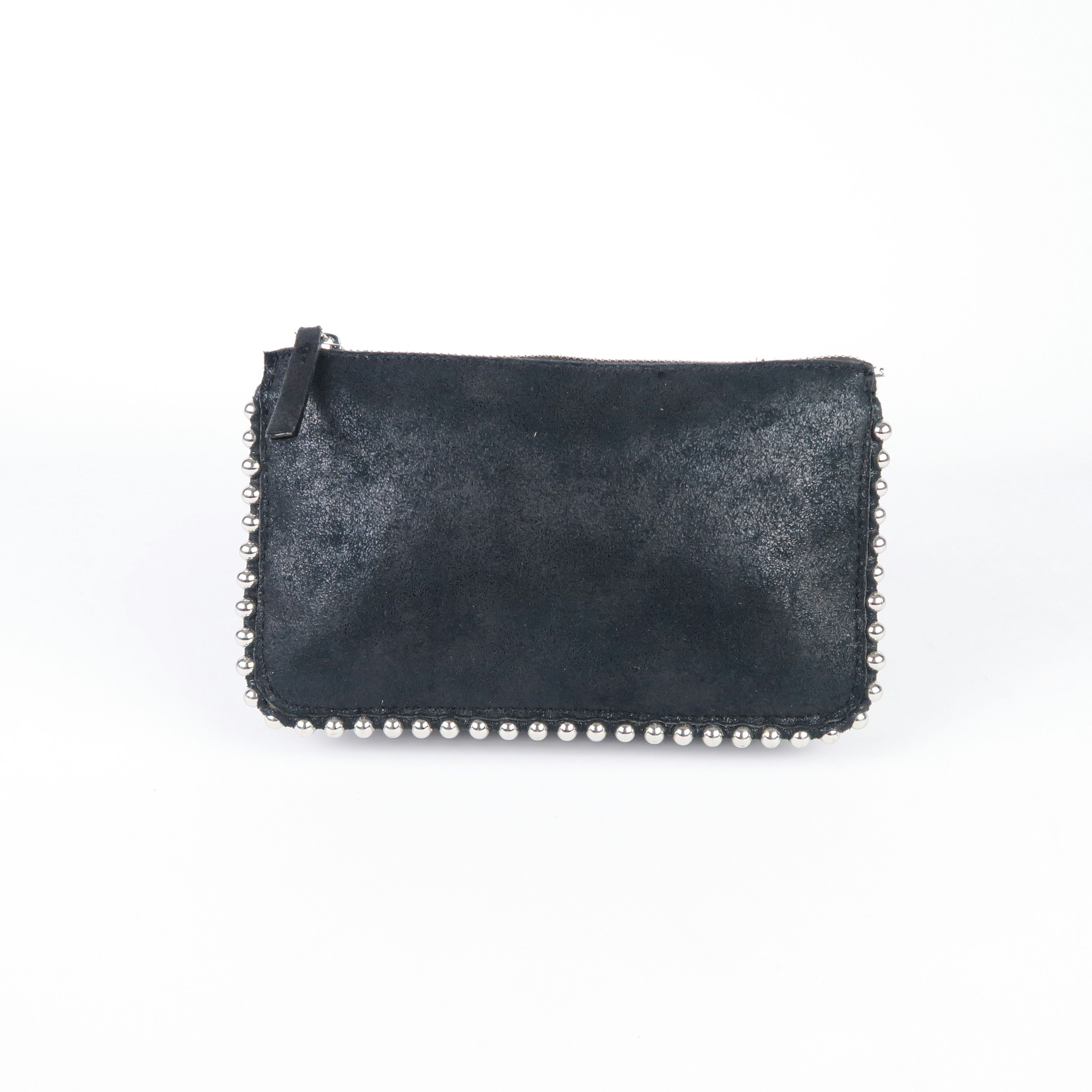 pochette en cuir noir clouté