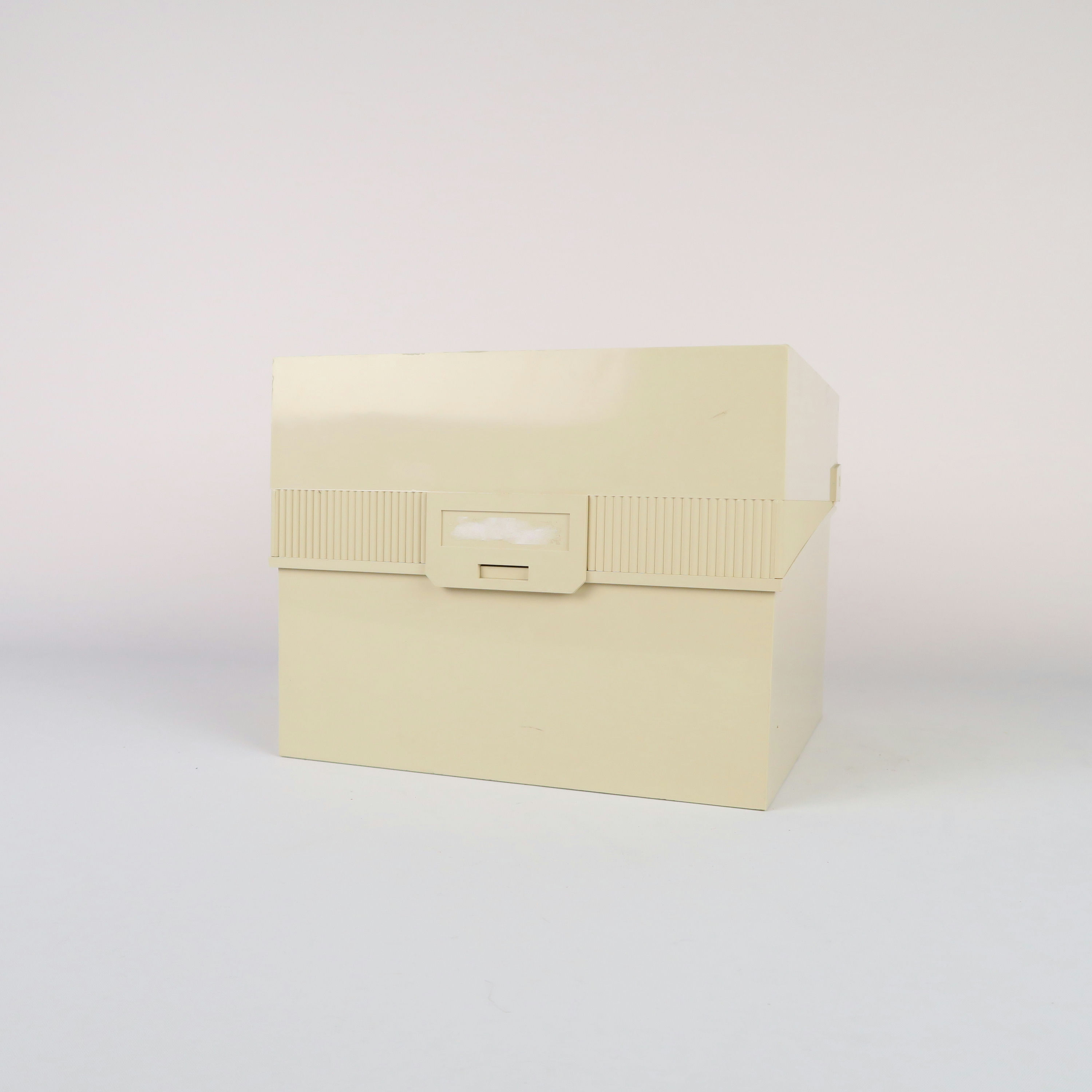boîte à fiche beige en plastique 