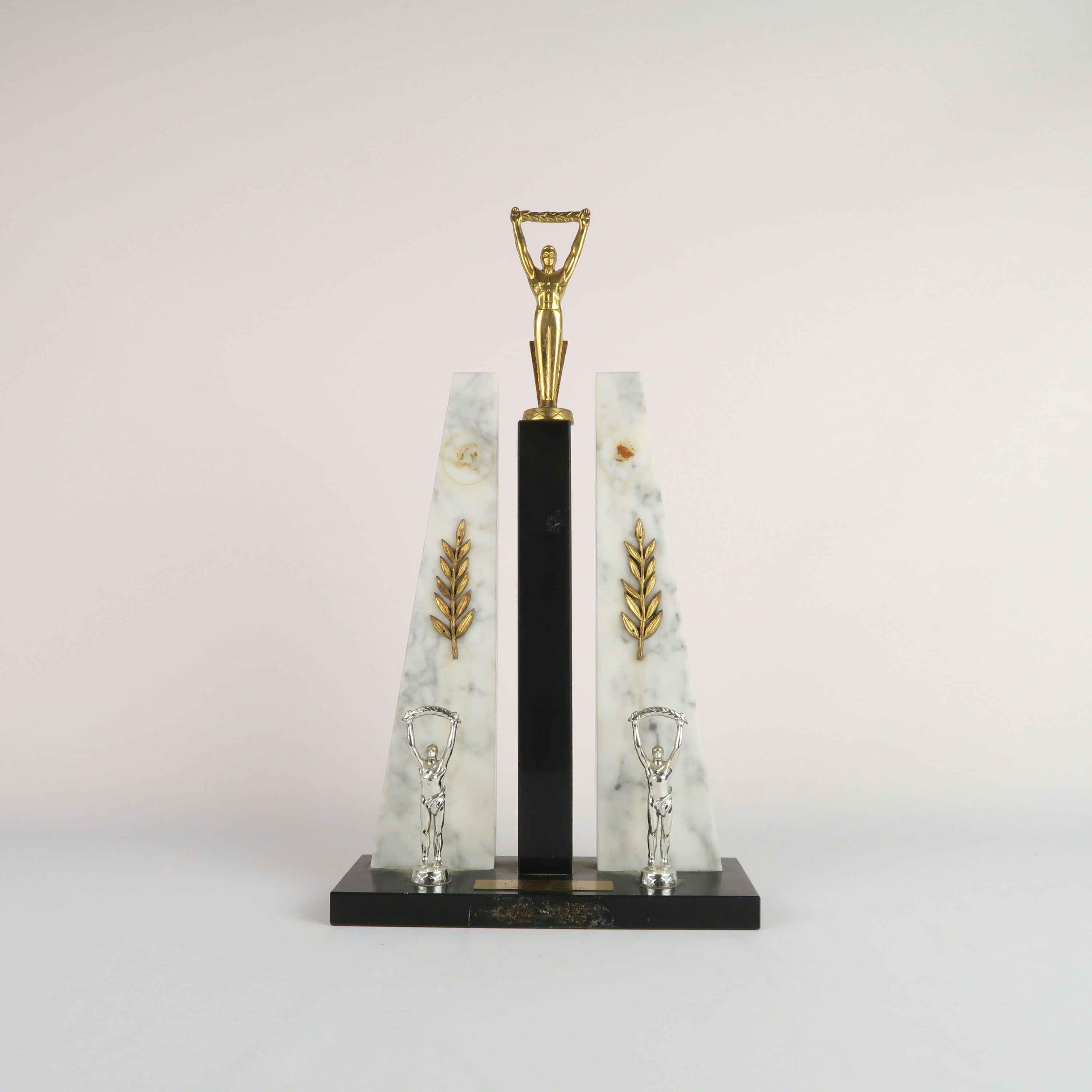 trophée en marbre et dorure