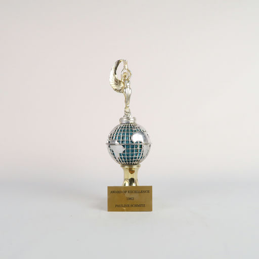 trophée globe argenté et socle en marbre