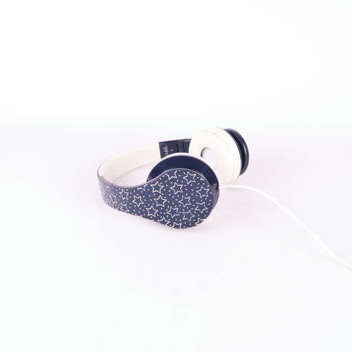 casque bleu avec des étoiles blanches