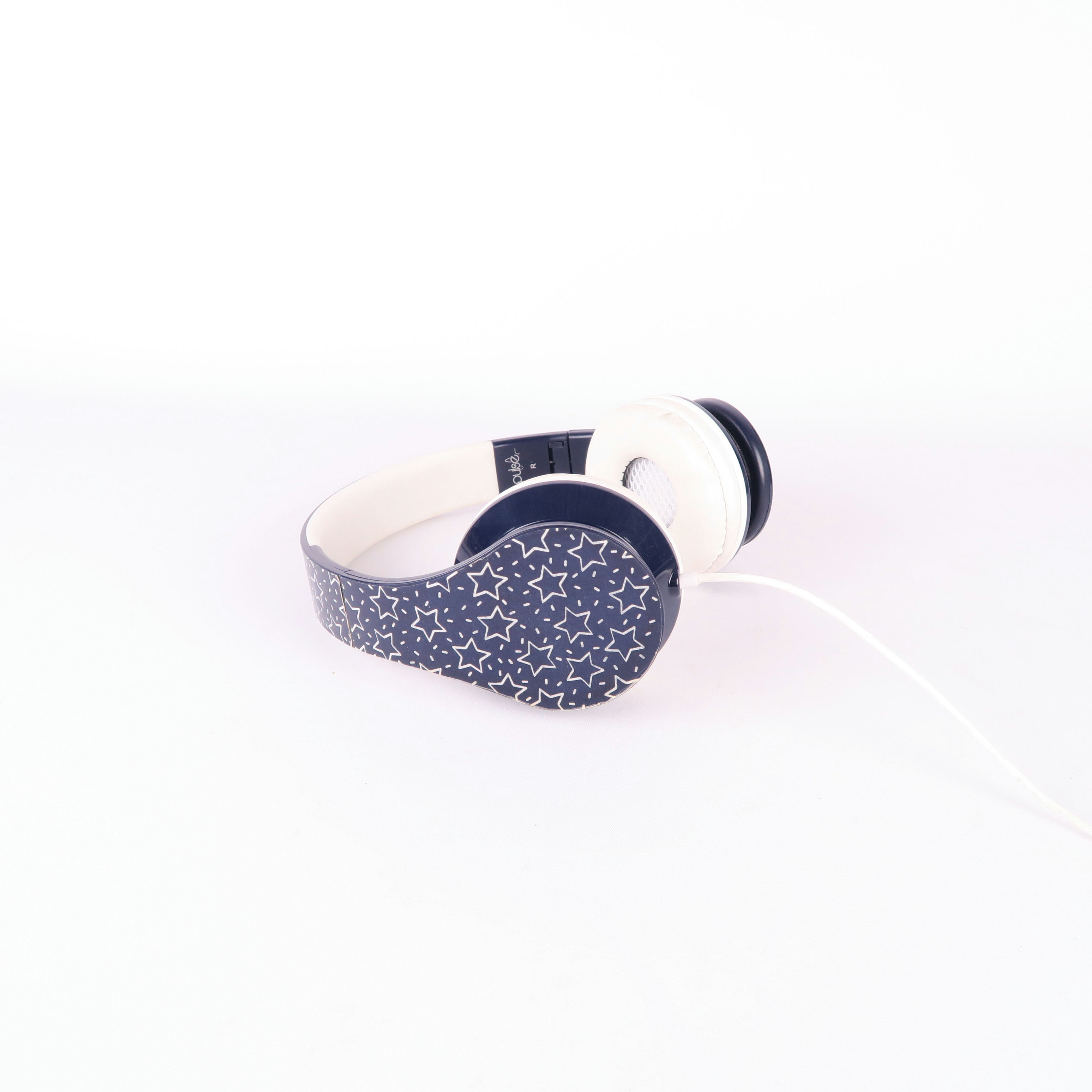 casque bleu avec des étoiles blanches